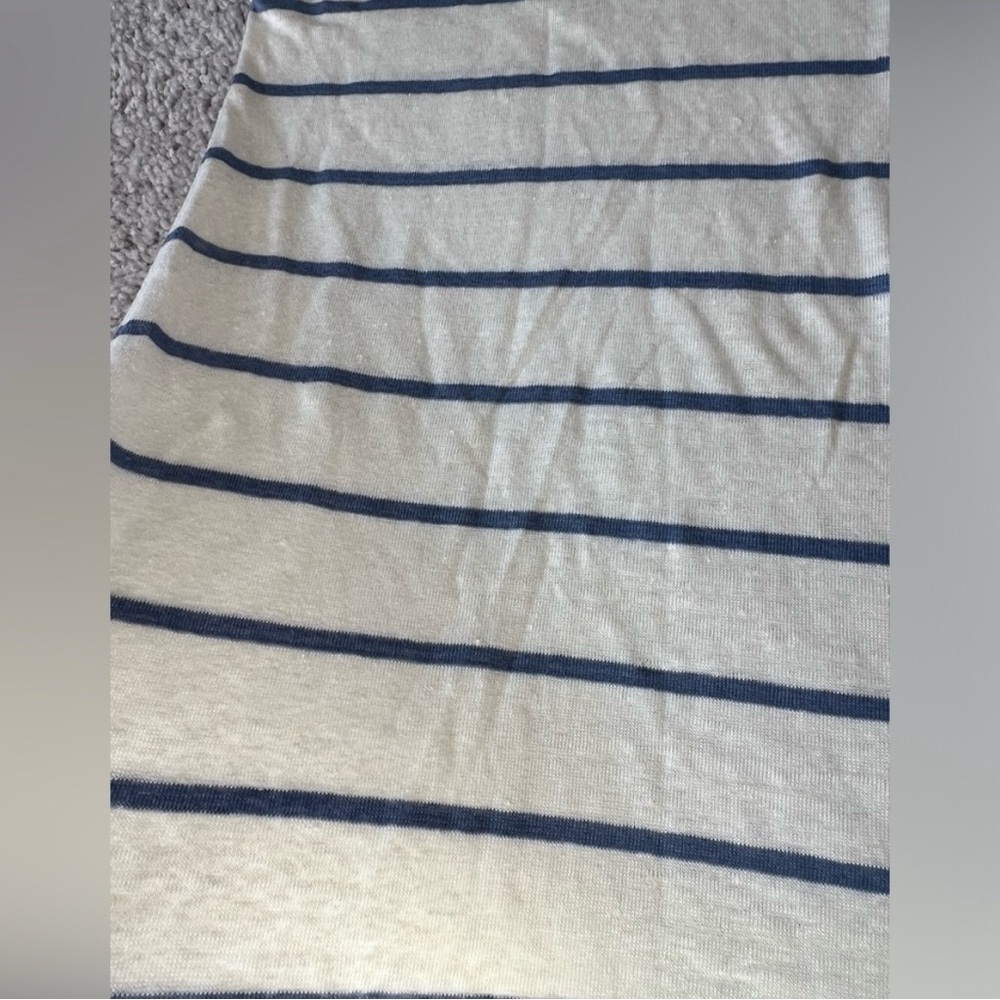 Chaser - Linen Blend Strappy Shoulder Cap
Sleeve Top - Medium - Picture 5 of 8